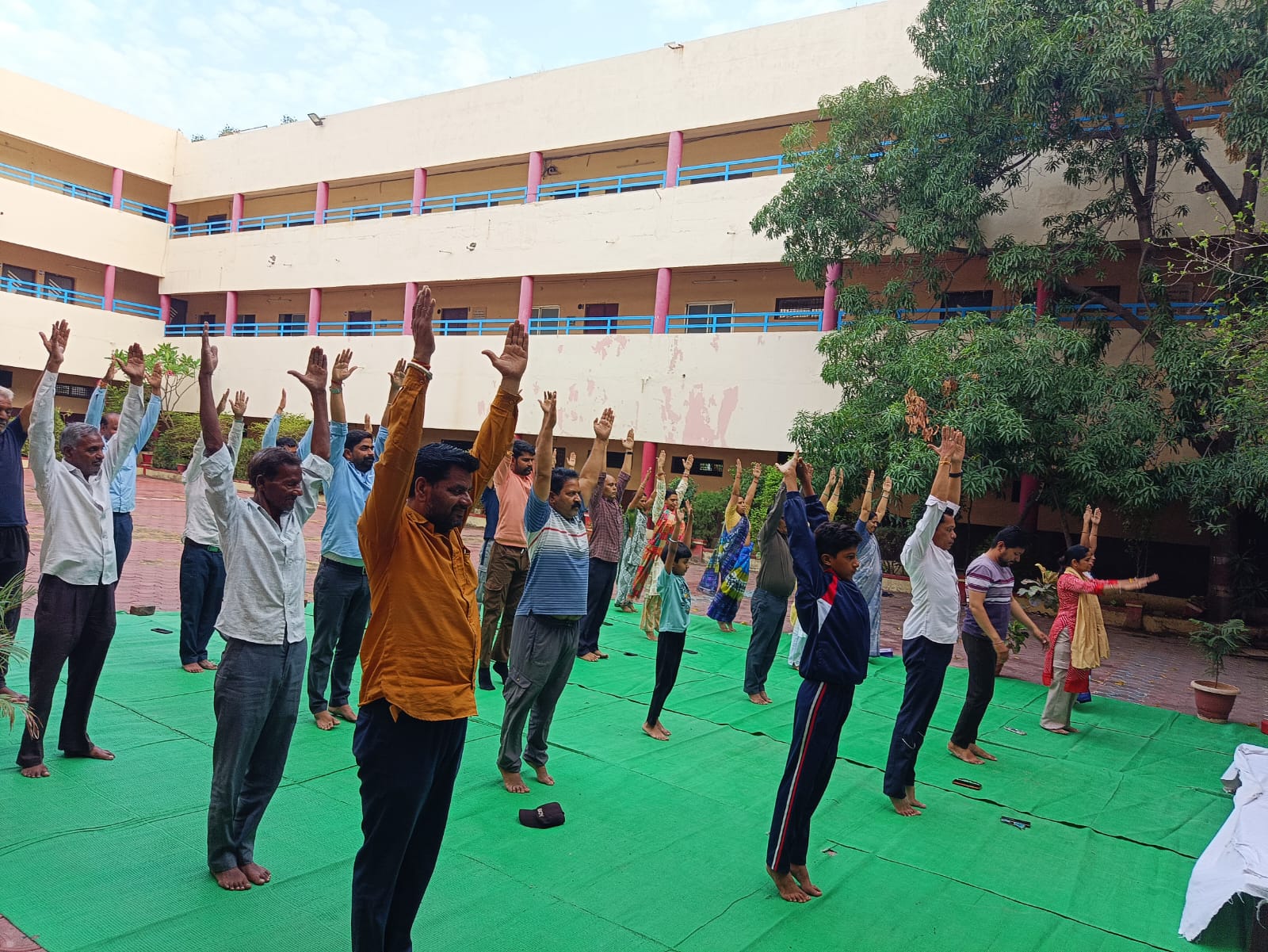 योग से स्वस्थ जीवन का संदेश, श्री महावीर विद्यालय में उत्साह से मना अंतर्राष्ट्रीय योग दिवस