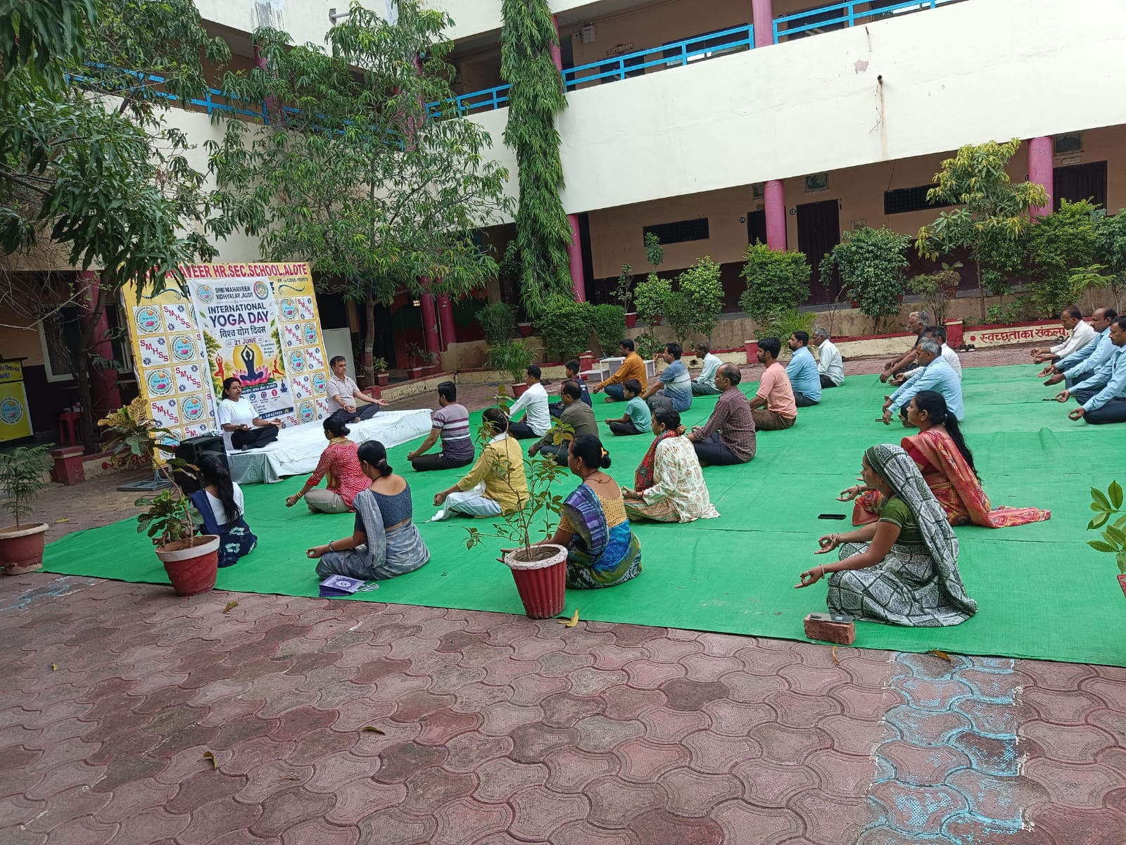 योग से स्वस्थ जीवन का संदेश, श्री महावीर विद्यालय में उत्साह से मना अंतर्राष्ट्रीय योग दिवस