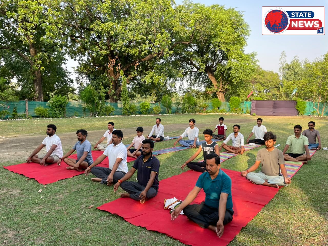 नवांकुर संस्था के तत्वावधान में मनाया गया अंतरराष्ट्रीय योग दिवस, युवाओं और ग्रामीणों ने किया योगाभ्यास