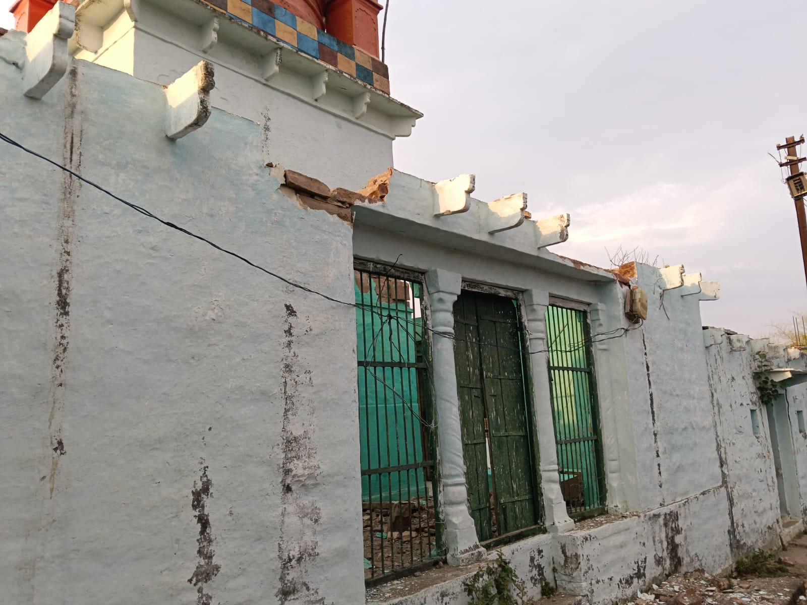 भुगावली में देव मुरलीधर मंदिर को तोड़ा