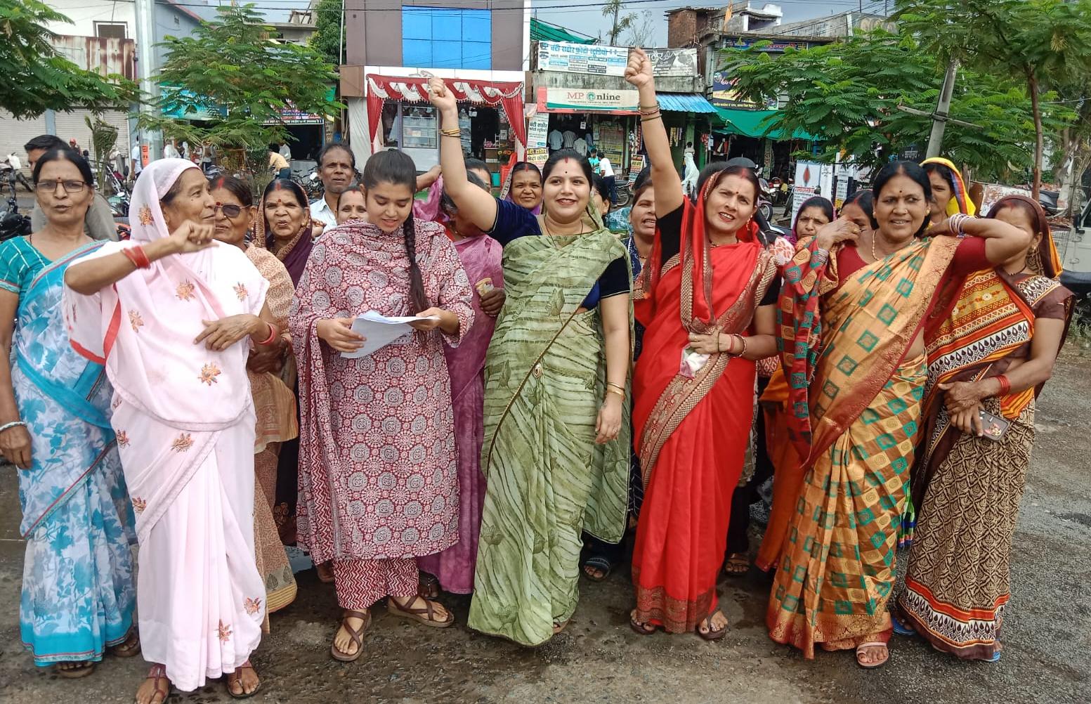 स्मार्ट मीटरों के खिलाफ महिलाओं का हुंकार, जनता की समस्याएं नहीं सुलझीं तो होगा बड़ा आंदोलन : प्राची पारधी