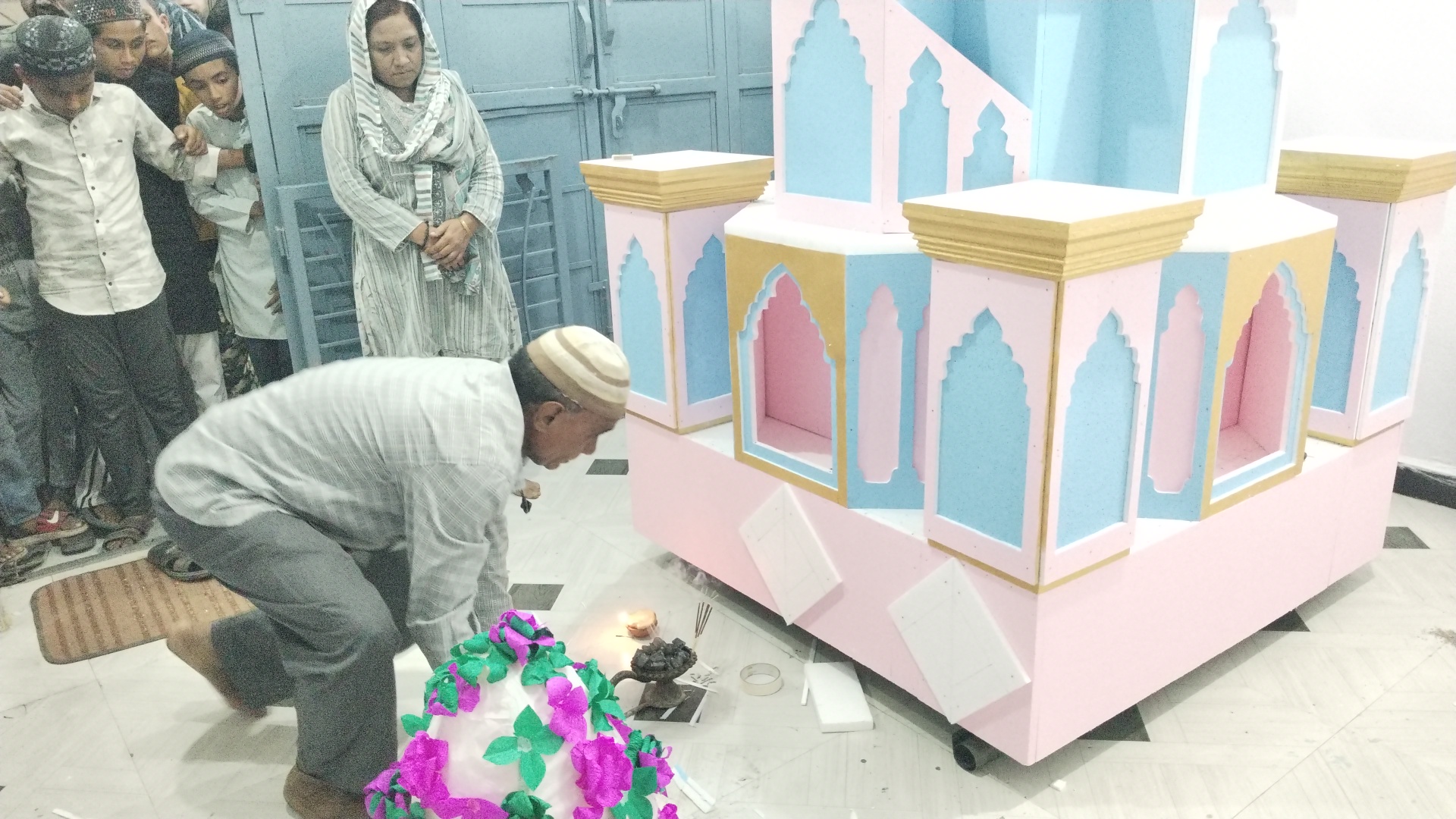 मुस्लिम समाज मोहर्रम पर्व आलीराजपुर अकीदत के साथ निकला शाही मेहंदी जुलूस*  *शाही मेहंदी जुलूस में उमड़ा जनसैलाब*