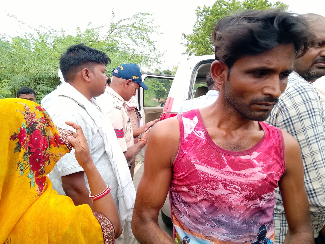 रेत की रफ्तार बनी काल! ट्रैक्टर-मोटरसाइकिल की भिड़ंत में एक की मौत, दूसरा जिंदगी और मौत के बीच जूझ रहा