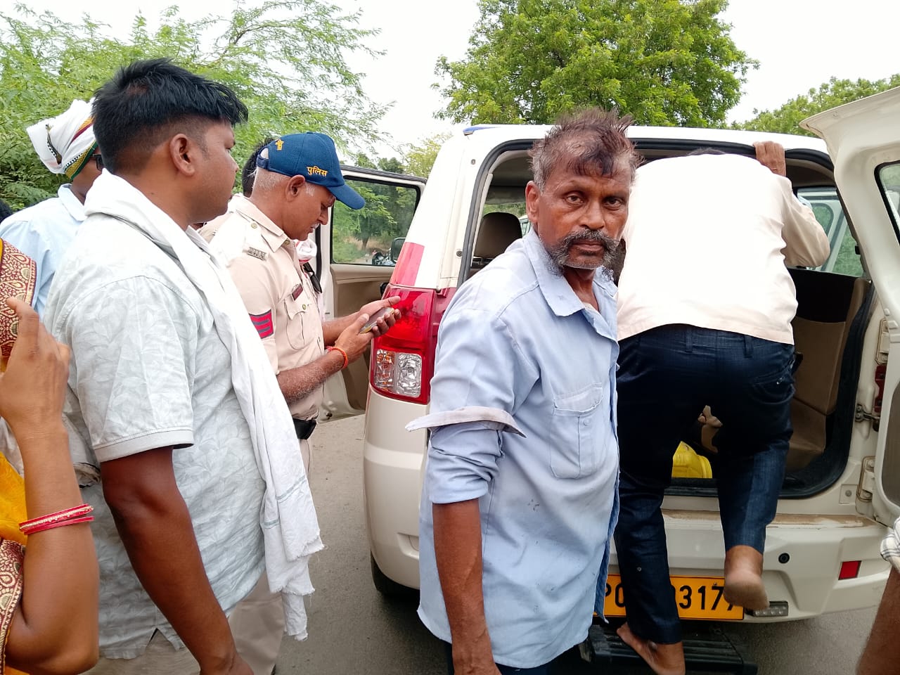 रेत की रफ्तार बनी काल! ट्रैक्टर-मोटरसाइकिल की भिड़ंत में एक की मौत, दूसरा जिंदगी और मौत के बीच जूझ रहा