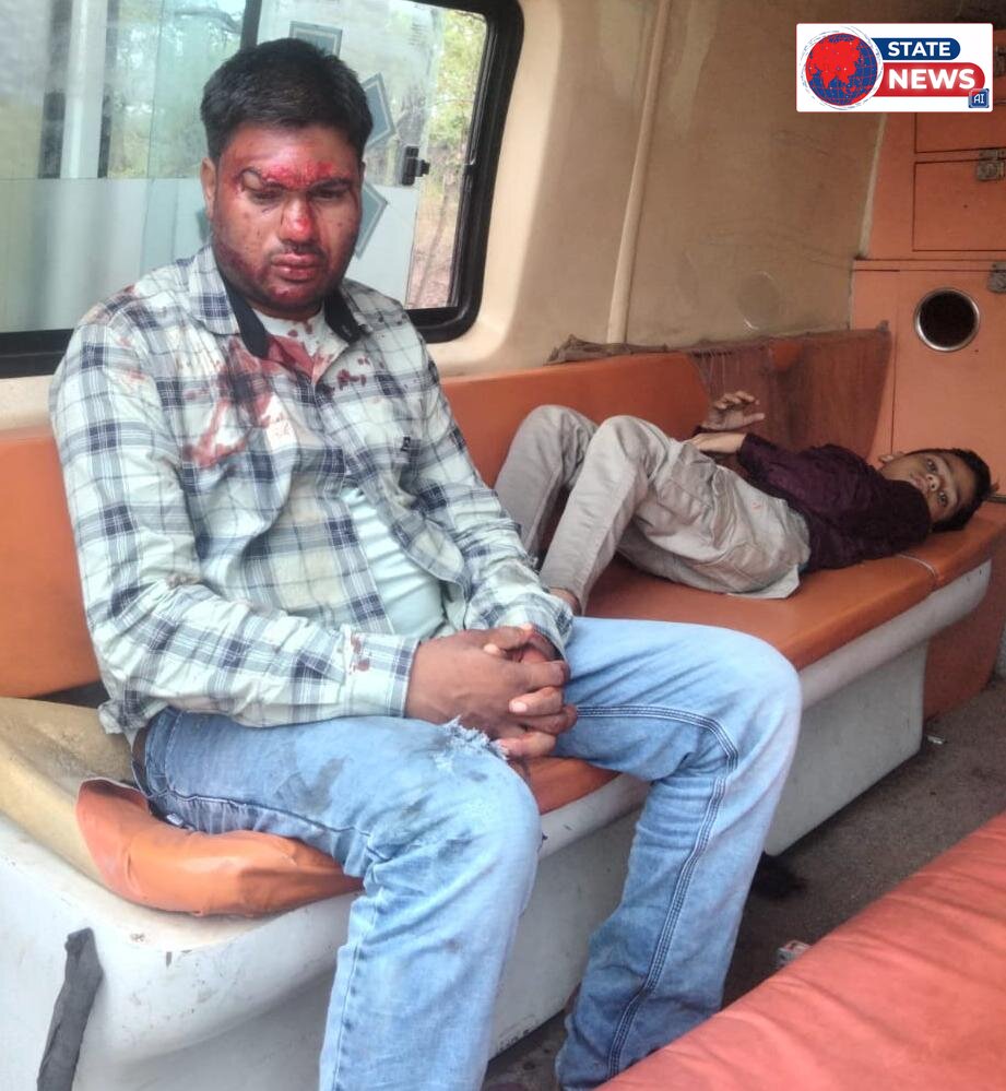 💥*बंदर को बचाने की कोशिश में 9 माह के मासूम समेत तीन घायल*  इंसानियत और संवेदनशीलता कभी-कभी भारी भी पड़ जाती है,गुरुवार दोपहर शहपुरा से उमर