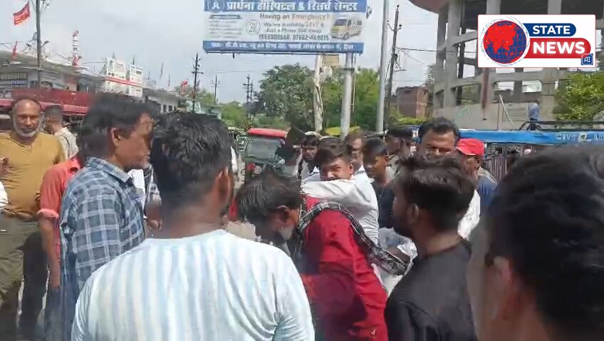ऑटो चालक का नशे में हंगामा बाइक सवारों पर हमला