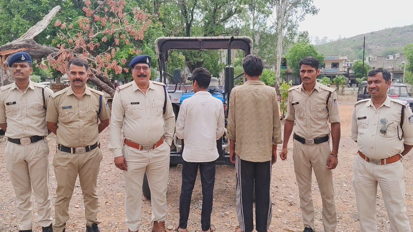 थाना बड़ामलहरा पुलिस ने ग्राम कर्री से ट्रैक्टर ट्रॉली चोरी का 48 घंटे के अंदर किया खुलासा- 2 चोर गिरफ़्तार, ट्रैक्टर ट्रॉली बरामद  