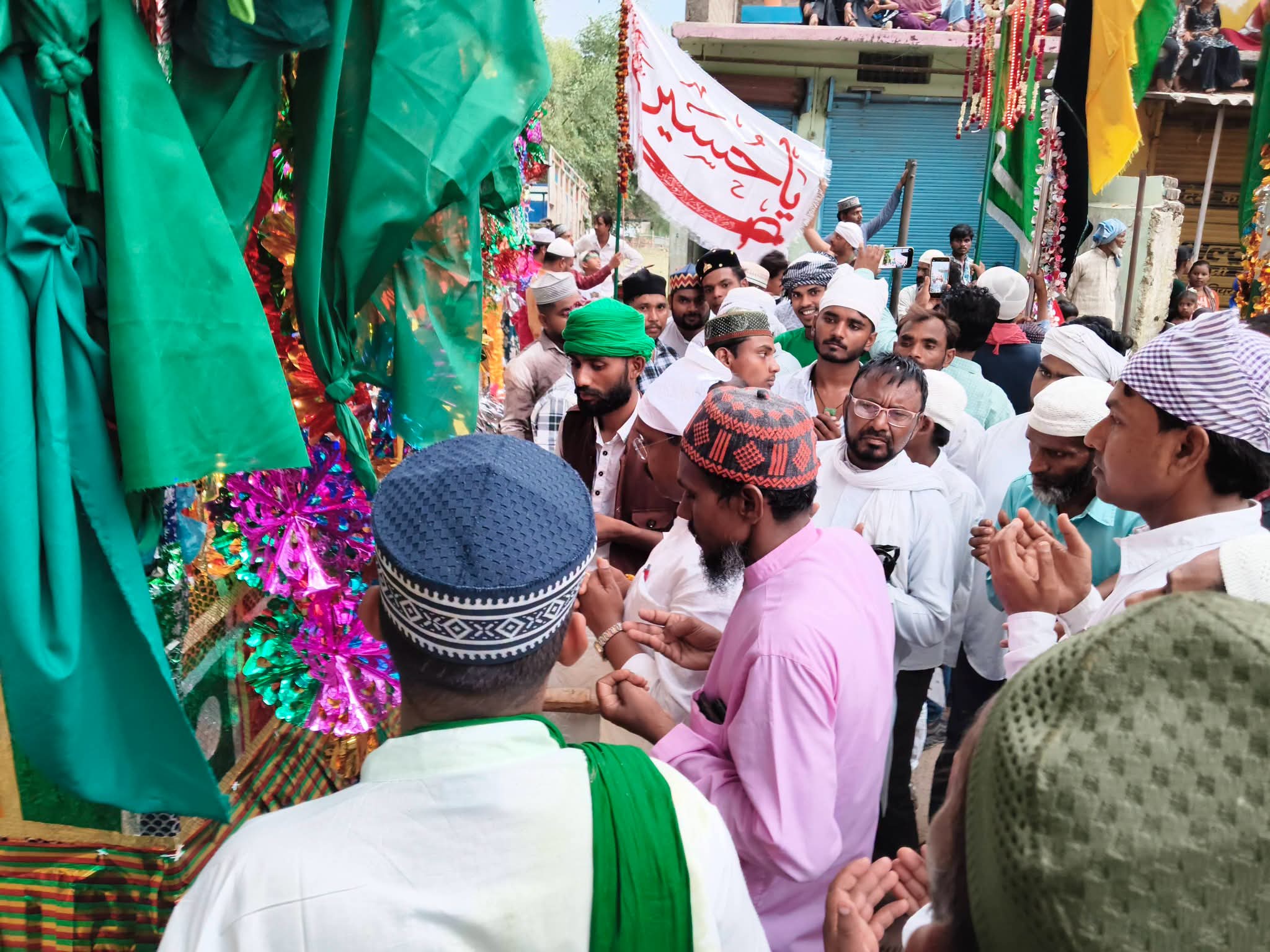 मुहर्रम पर इबादत, अकीदत और अमन का पैगाम