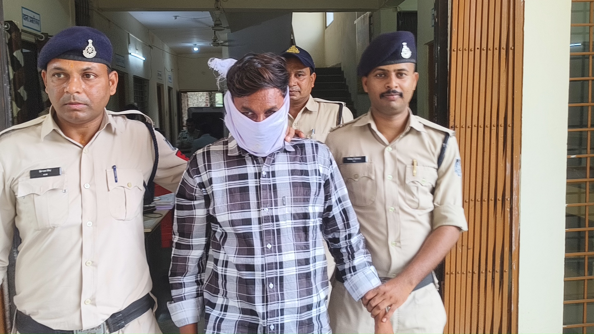 अवैध शराब पर शिकंजा कसने में नेपानगर पुलिस को मिली बड़ी सफलता।