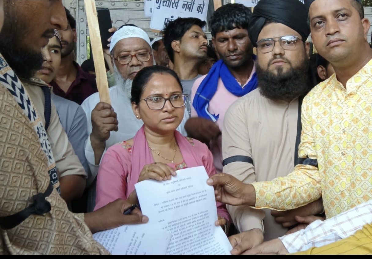 पैगंबर मोहम्मद साहब की शान में कथित टिप्पणी पर मुस्लिम समाज में रोष