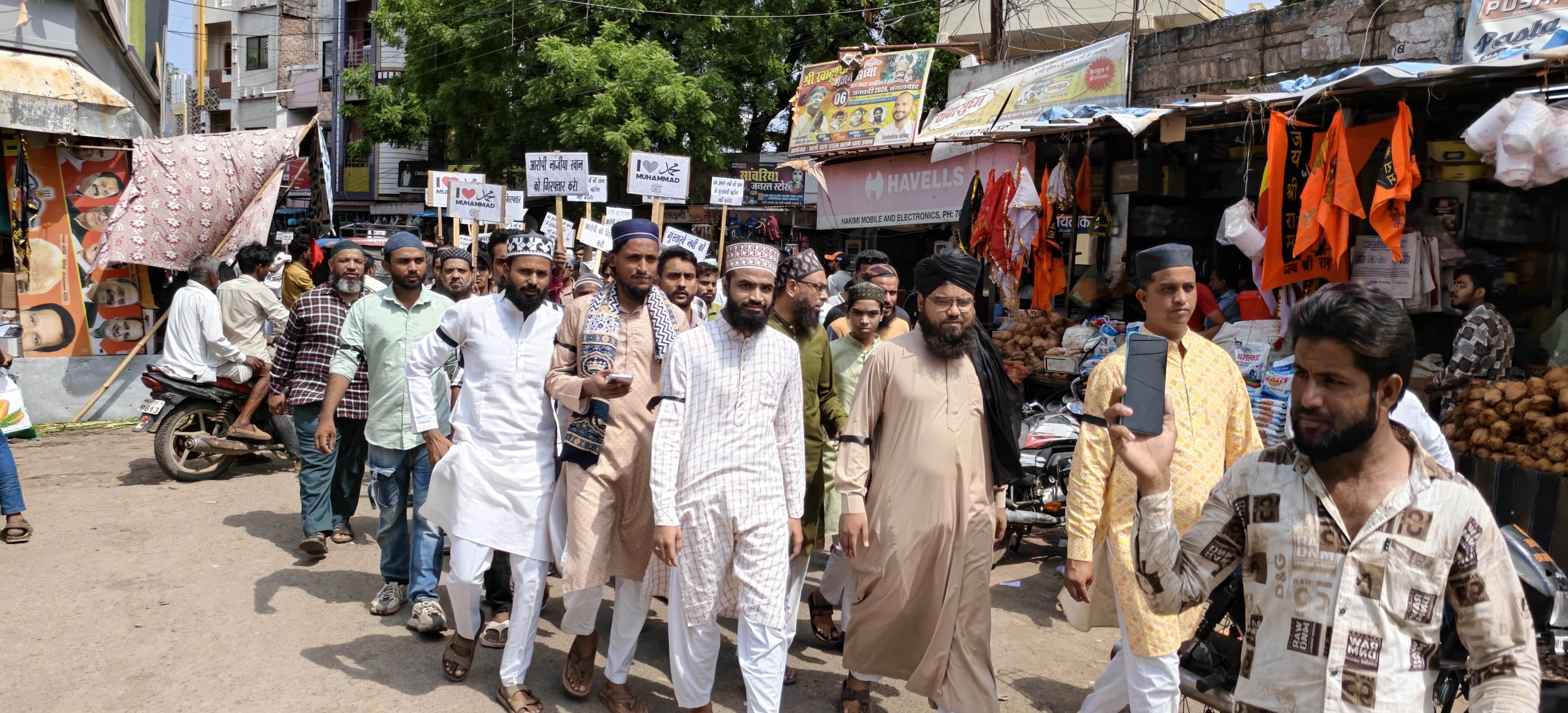 पैगंबर मोहम्मद साहब की शान में कथित टिप्पणी पर मुस्लिम समाज में रोष