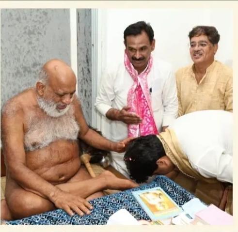 मुनि सुधासागर जी का पाद प्रक्षालन समारोह