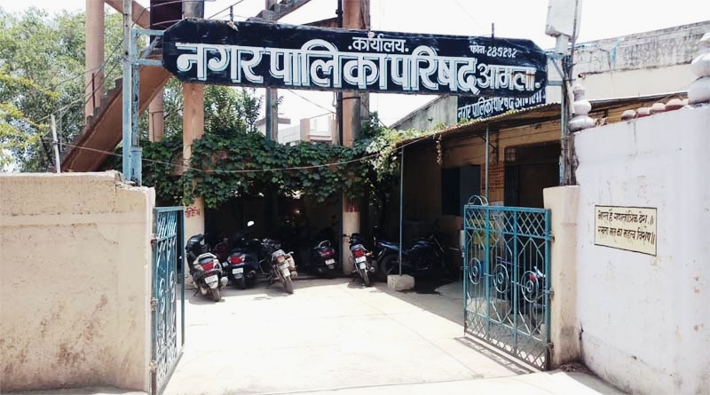 *नाली निर्माण ने रोकी रफ्तार, आधी सड़क घेरने से रोज लग रहा जाम*