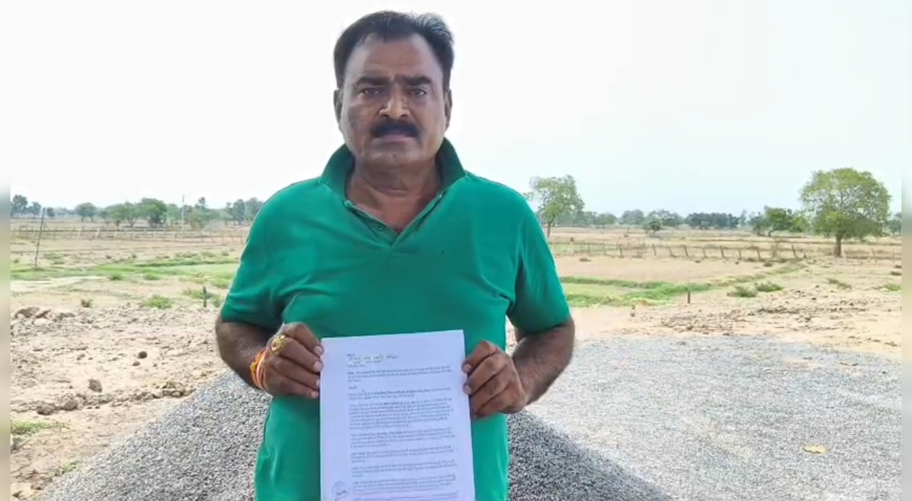 पंचायत भवन निर्माण को लेकर सरपंच पर आरोपों की बौछार
