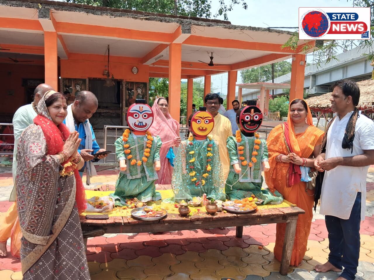 देव पूर्णिमा पर निकली शोभायात्रा 