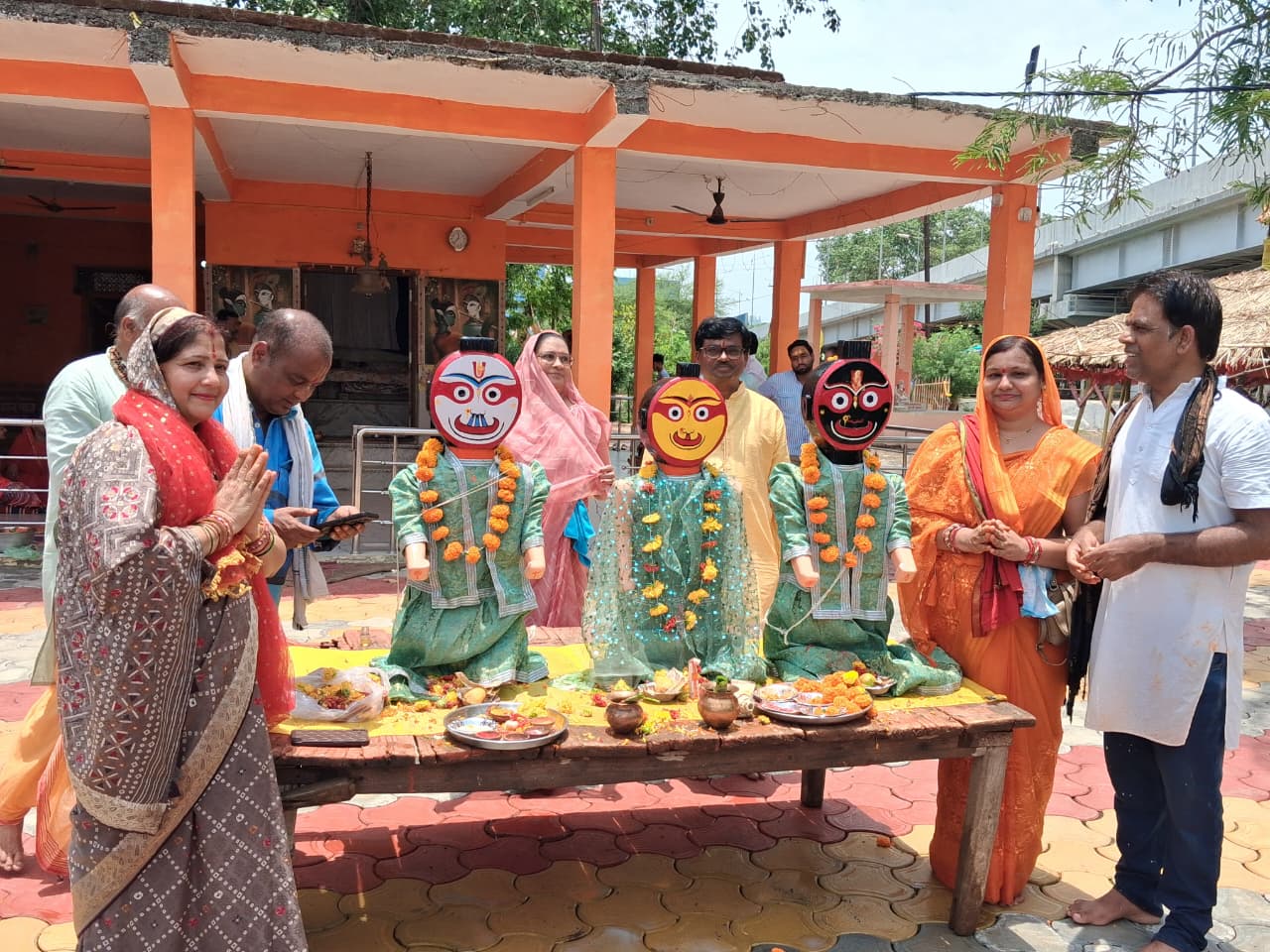 देव पूर्णिमा पर निकली शोभायात्रा 