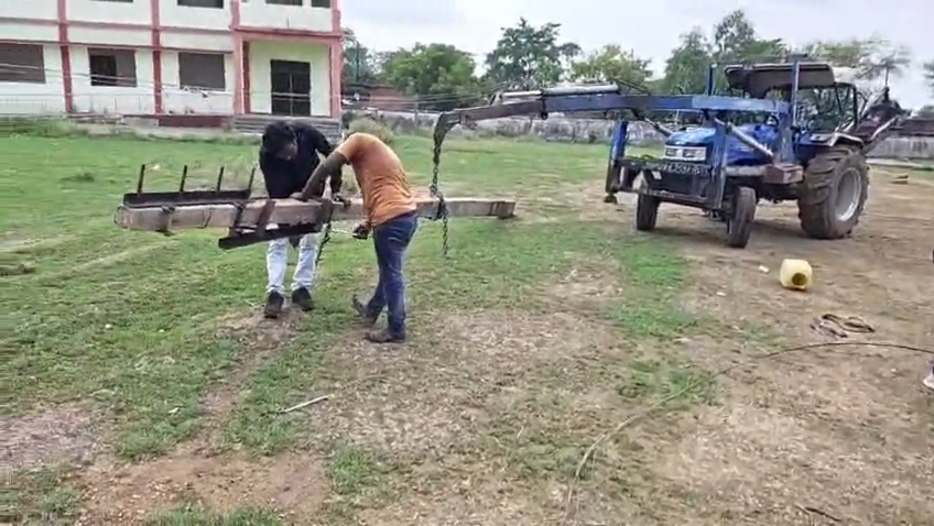 बिजली के खतरनाक तारों से मुक्त हुआ हिनौती स्कूल परिसर