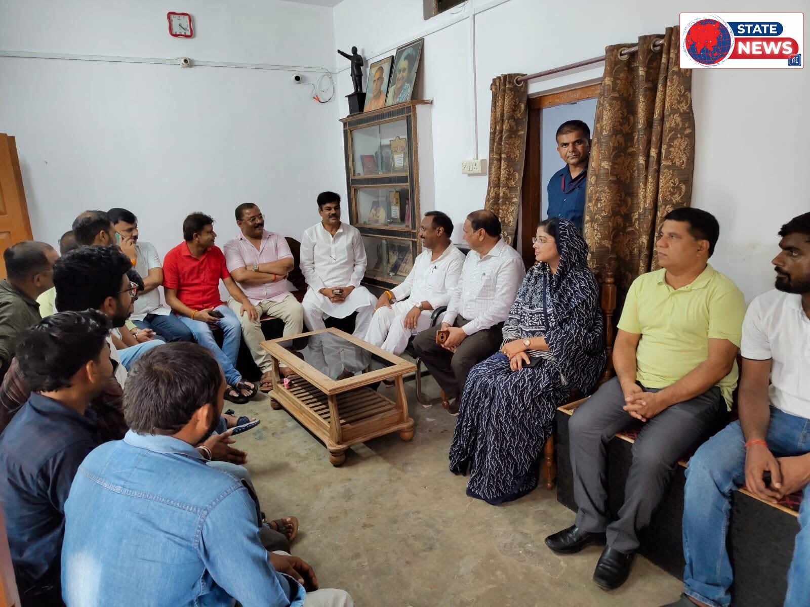 सीधी स्थित निज निवास पर पूर्व मंत्री कमलेश्वर पटेल ने की वरिष्ठ कार्यकर्ताओं से आत्मीय भेंट