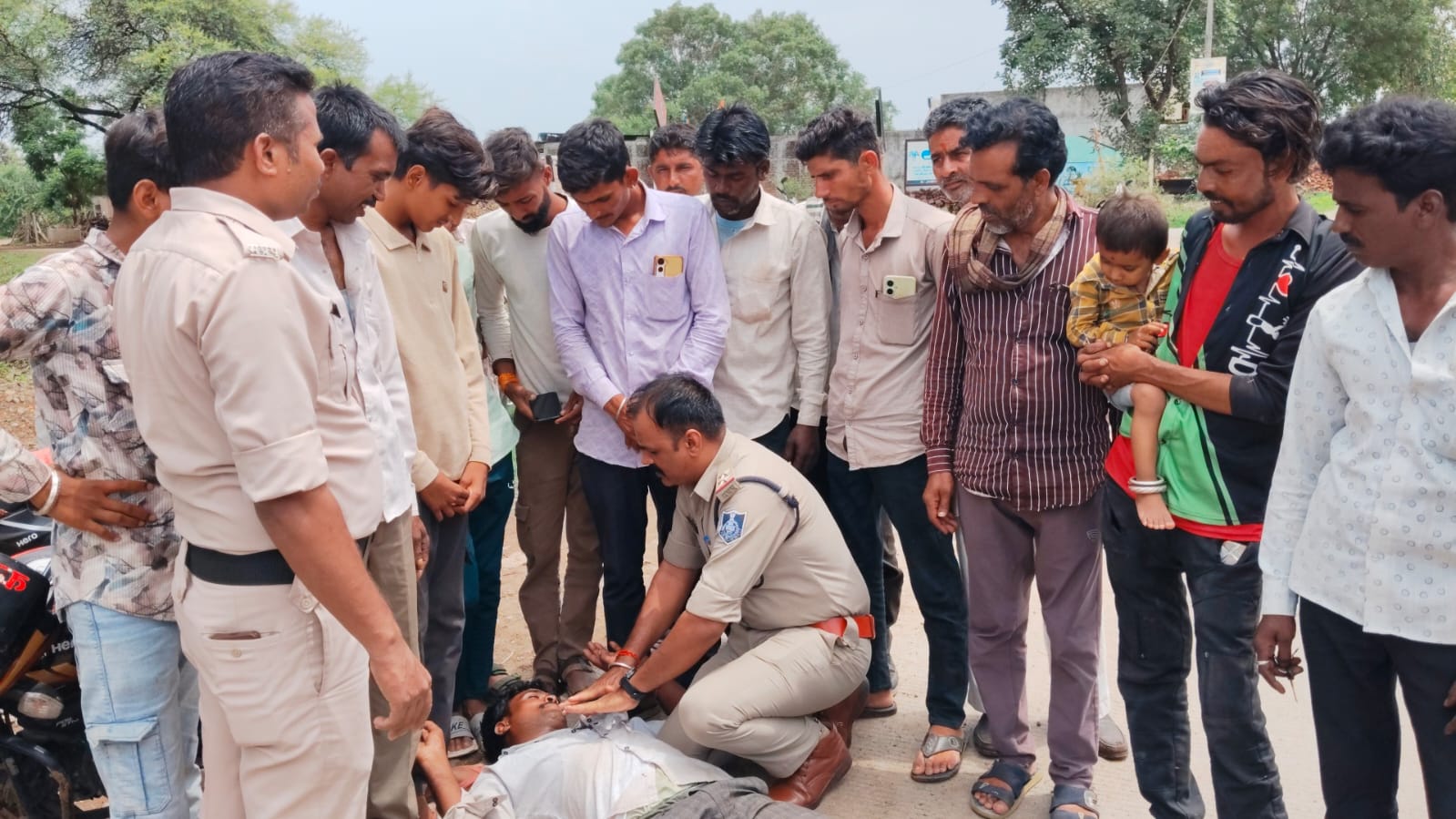 साइबर सुरक्षा और सड़क सुरक्षा को लेकर थाना आलोट की जागरूकता पहल
