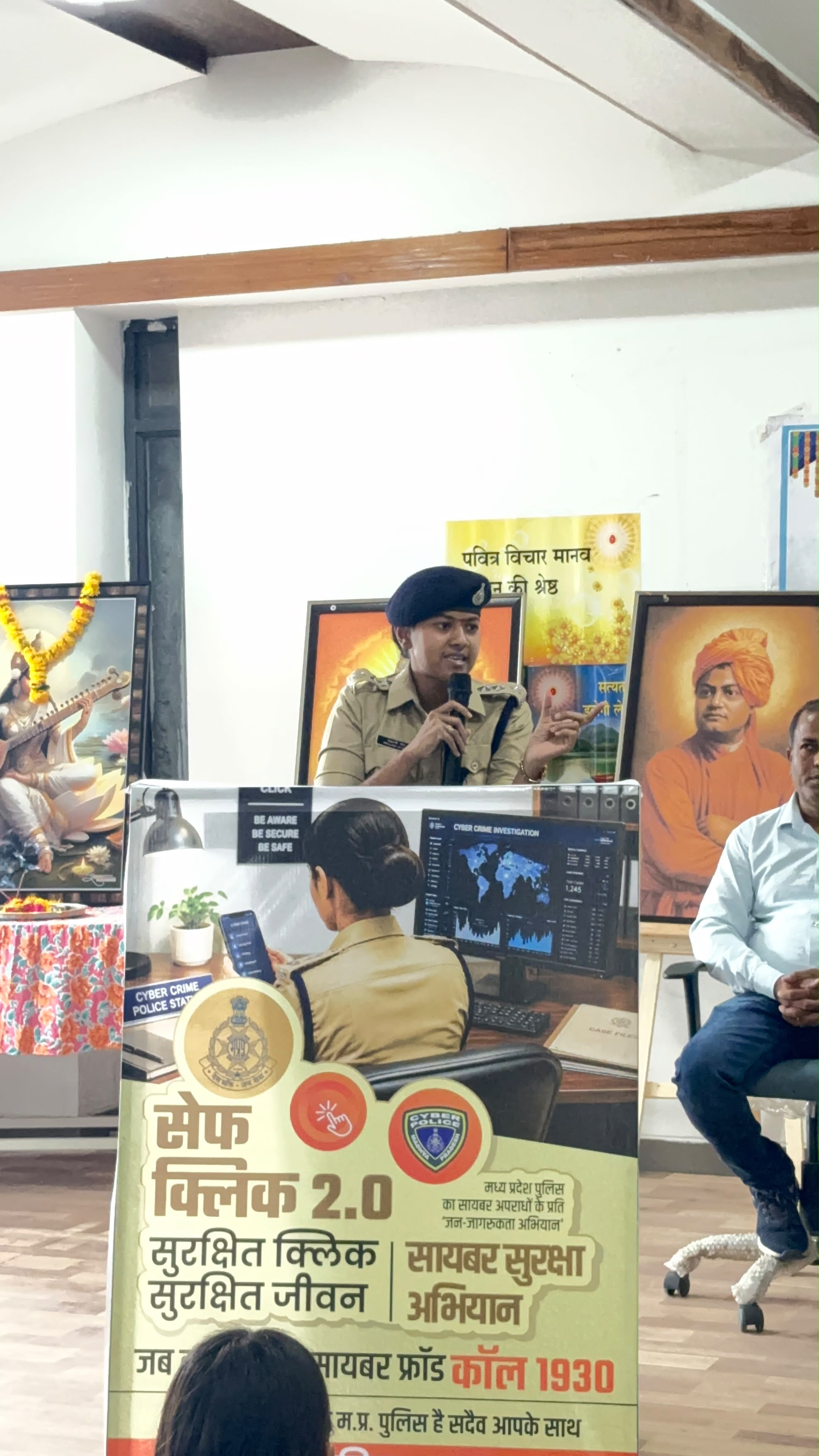 साइबर सुरक्षा और सड़क सुरक्षा को लेकर थाना आलोट की जागरूकता पहल