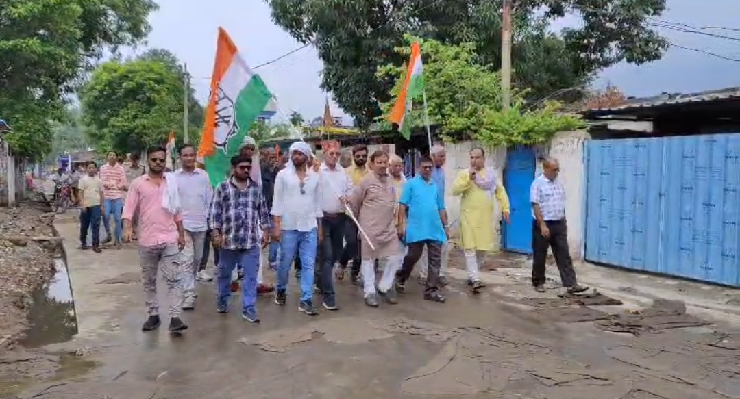 नौरोजाबाद में कांग्रेस का जोरदार प्रदर्शन: जनसमस्याओं और भ्रष्टाचार के खिलाफ उठाई आवाज