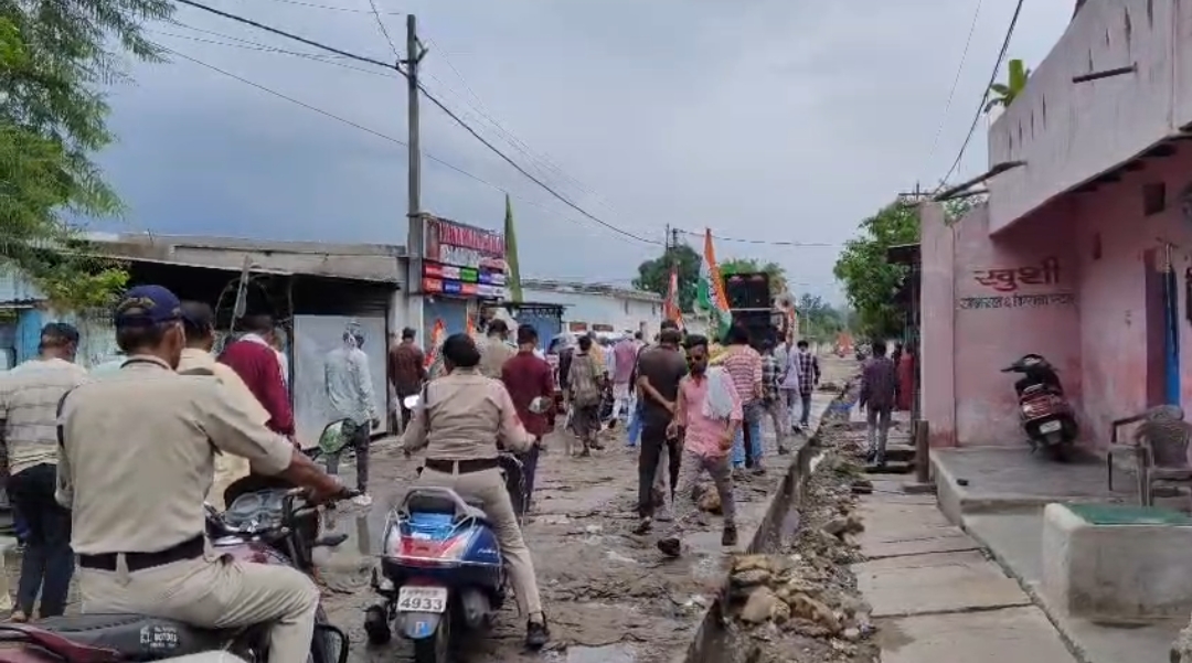 नौरोजाबाद में कांग्रेस का जोरदार प्रदर्शन: जनसमस्याओं और भ्रष्टाचार के खिलाफ उठाई आवाज