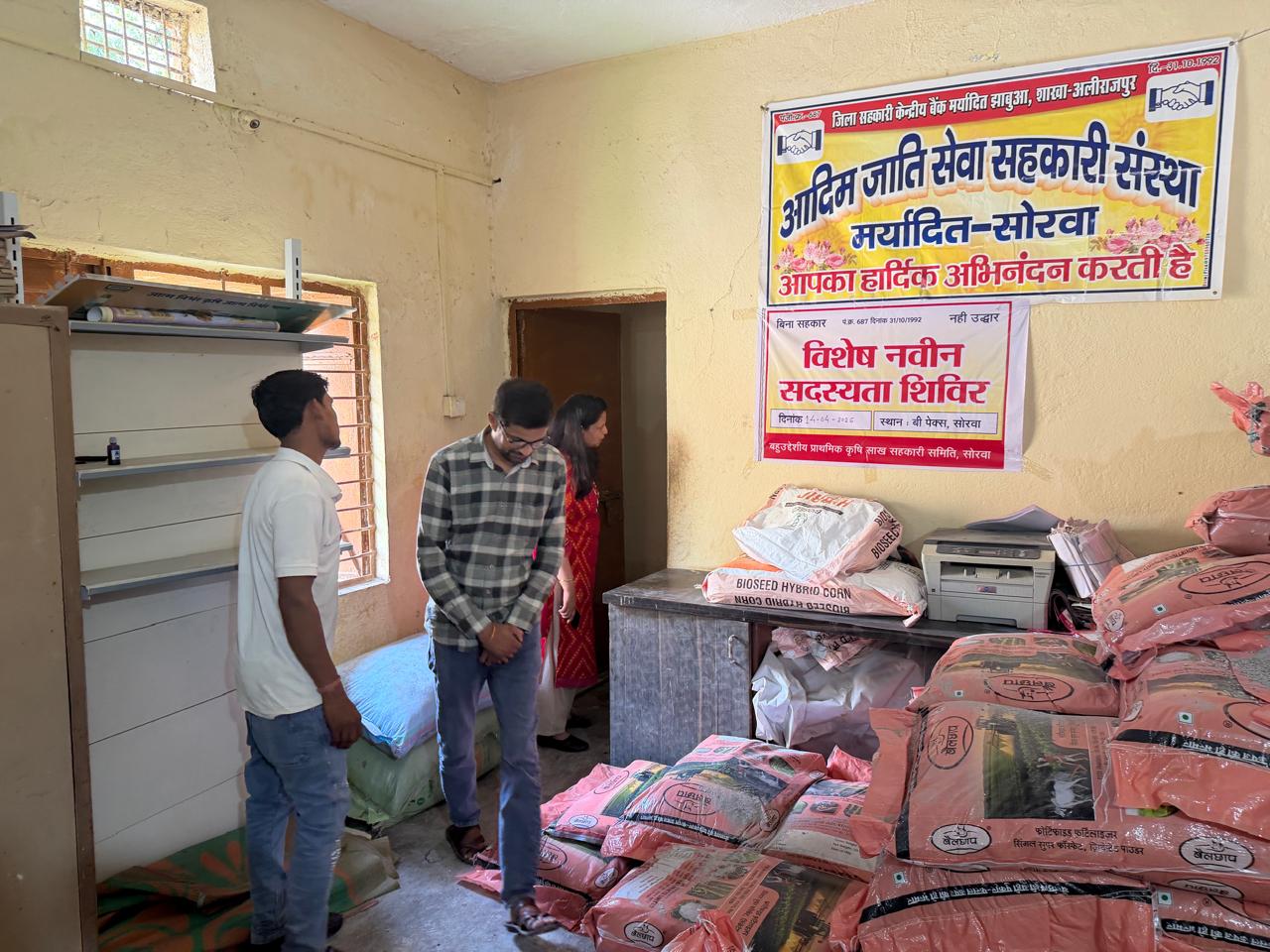 कलेक्टर नीतू माथुर का सोरवा दौरा: टप्पा तहसील और खाद वितरण केंद्र का किया आकस्मिक निरीक्षण राजस्व कार्यों की समीक्षा, खाद वितरण में पारदर्शि