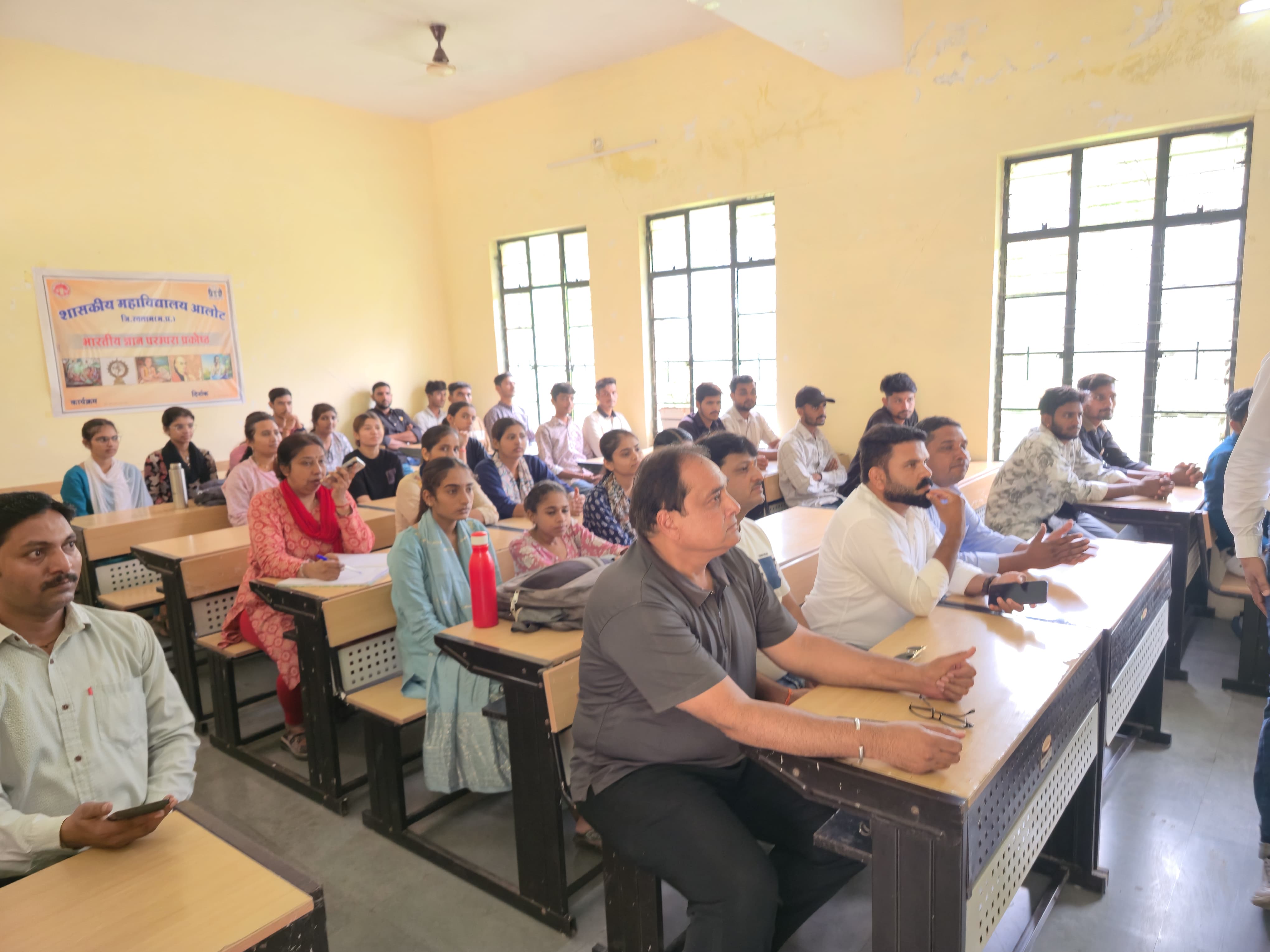 युवाओं को साइबर अपराधों से बचाने मैदान में उतरी आलोट पुलिस