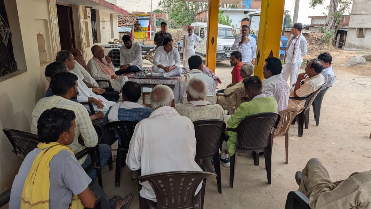 विधायक सिद्धार्थ तिवारी की जनचौपाल में ग्रामीणों की समस्याओं का समाधान