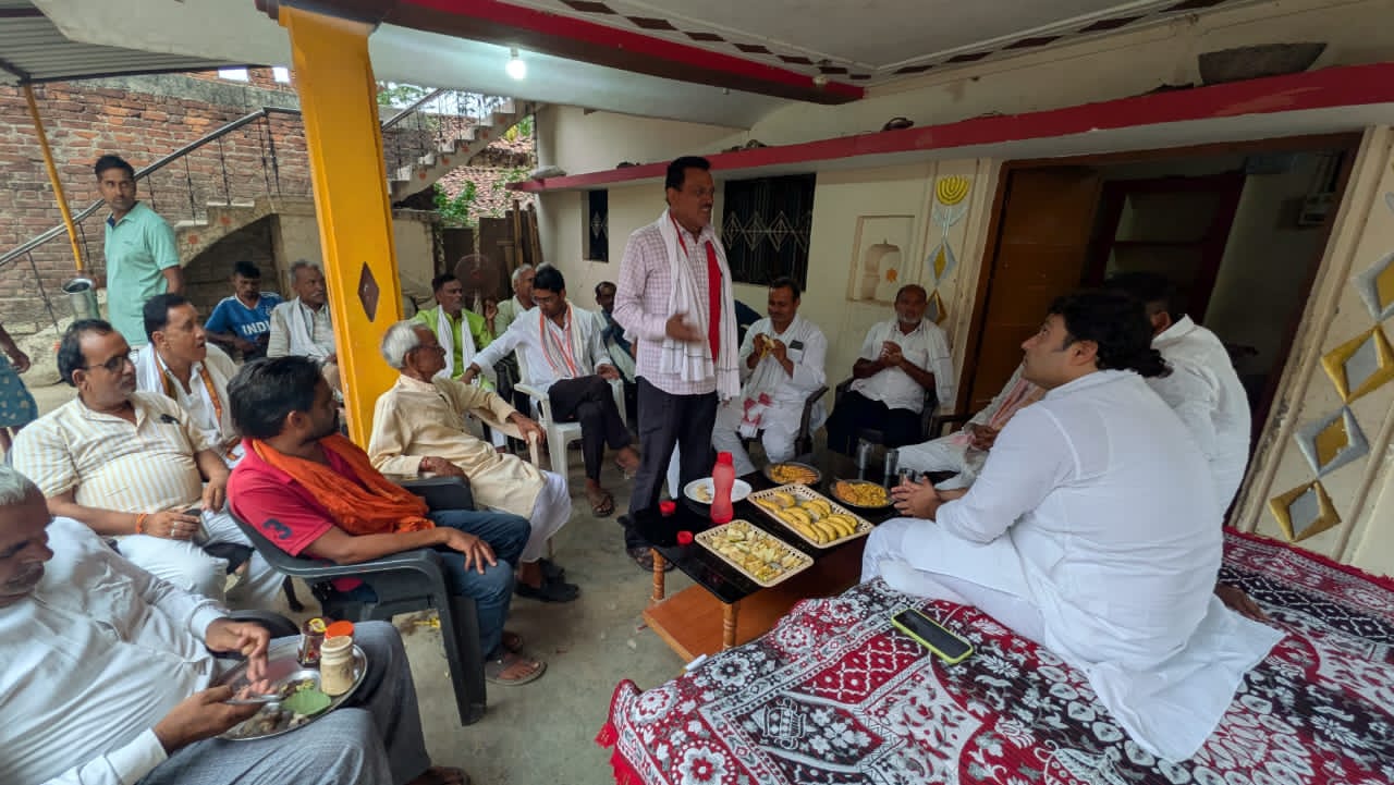 विधायक सिद्धार्थ तिवारी की जनचौपाल में ग्रामीणों की समस्याओं का समाधान