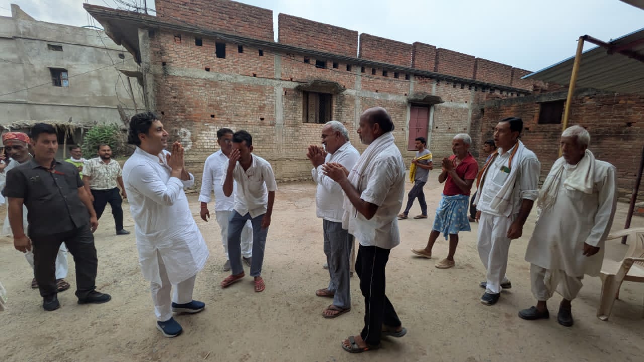 विधायक सिद्धार्थ तिवारी की जनचौपाल में ग्रामीणों की समस्याओं का समाधान