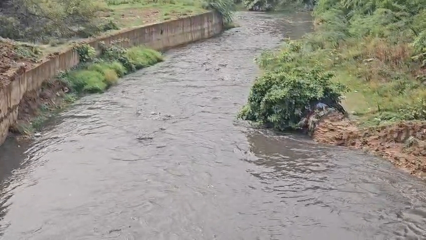 रीवा प्रशासन की मानसून तैयारी जर्जर भवन पर कार्रवाई तेज