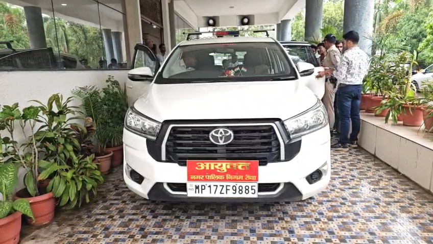 रीवा प्रशासन की मानसून तैयारी जर्जर भवन पर कार्रवाई तेज