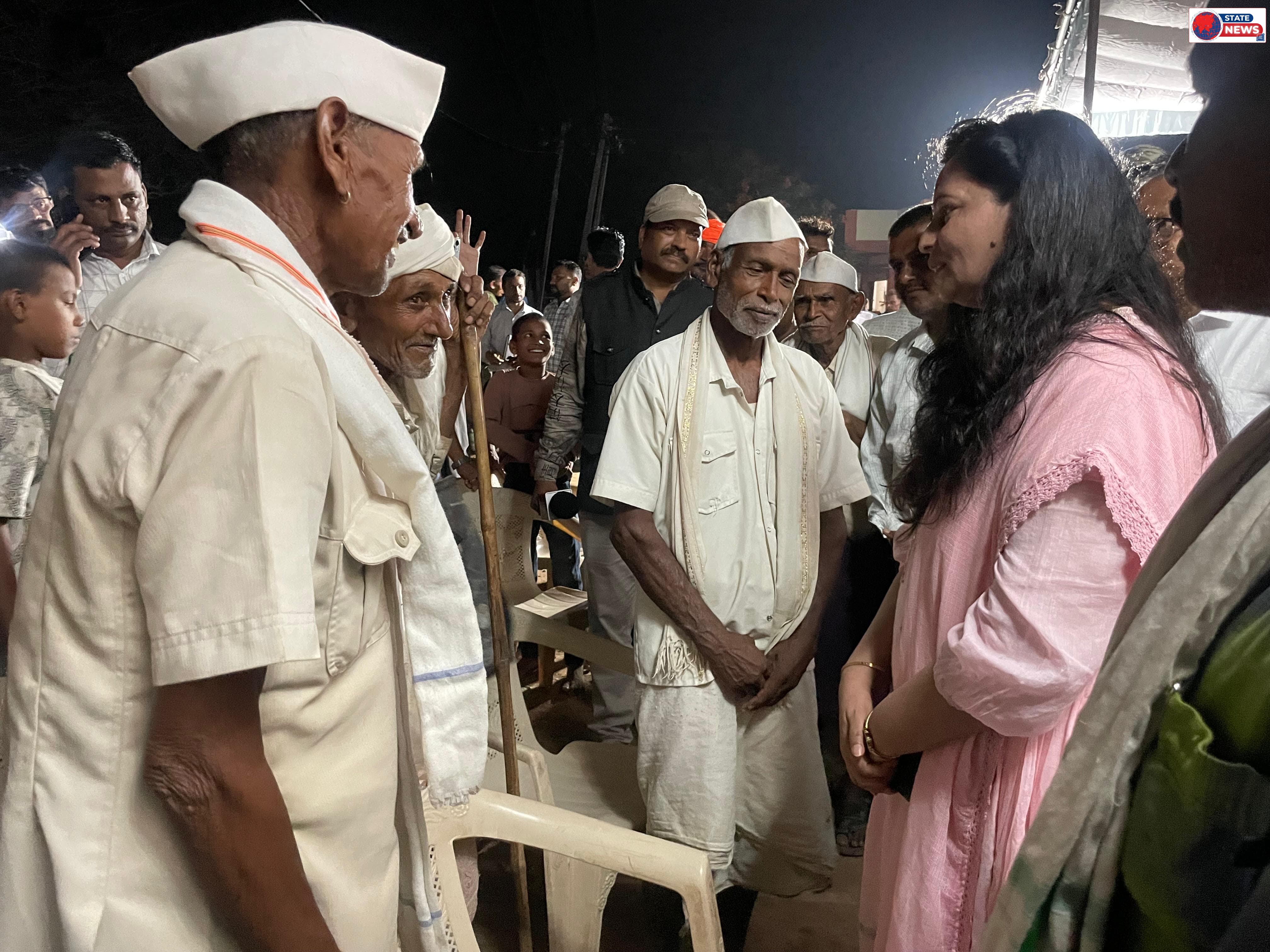 रिंगोल की रात्रि चौपाल में ग्रामीणों की समस्याएं सुनने पहुंचीं कलेक्टर नीतू माथुर 'कलेक्टर नहीं, आपकी बहन बनकर आई हूं' कहकर जीता ग्रामीणों क
