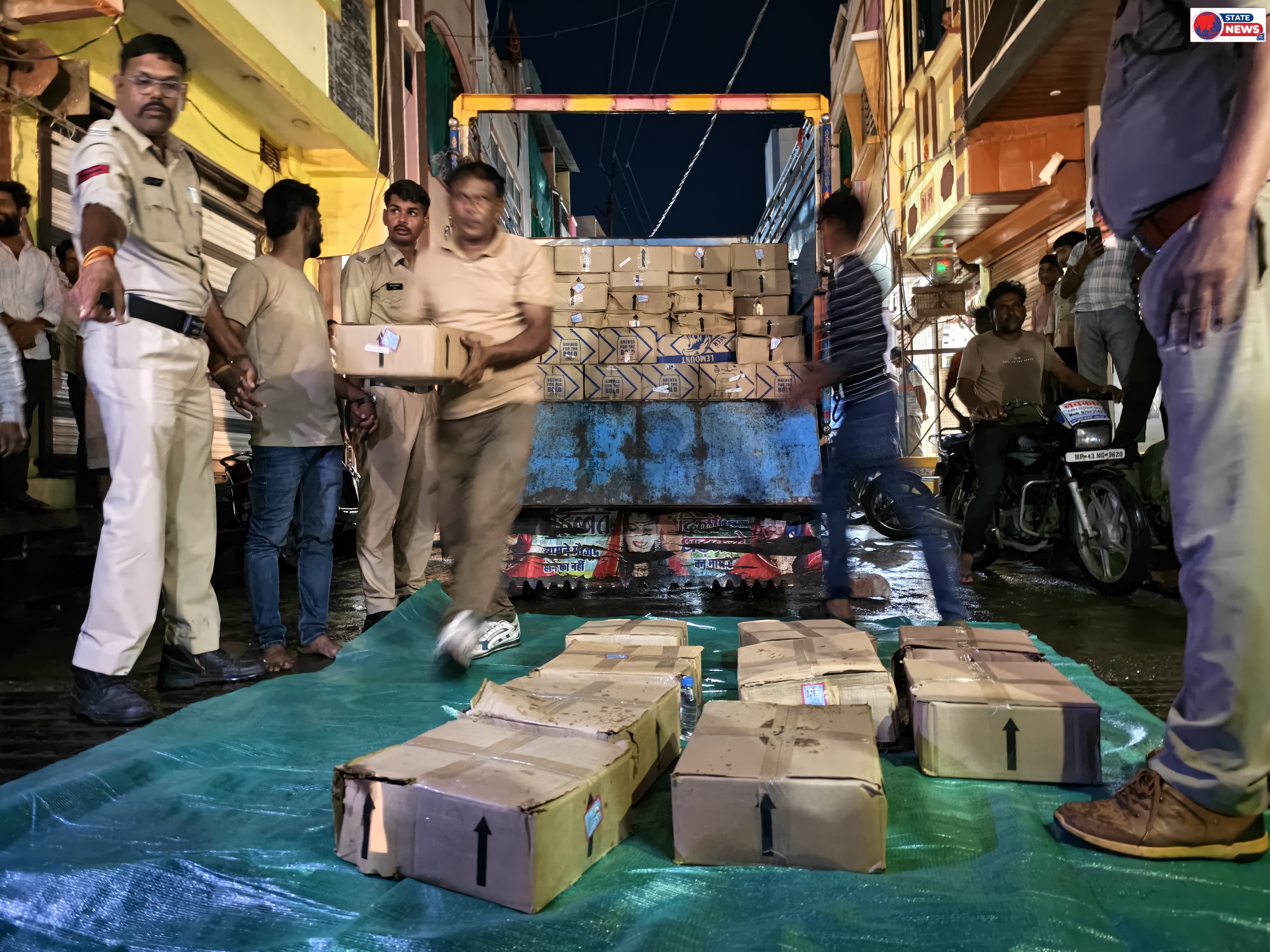 कुम्हार नाका पर पुलिस का बड़ा एक्शन, शराब से भरी पिकअप जब्त