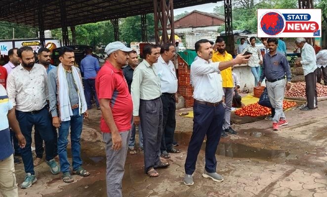 रविवारीय हाट में व्यवस्था सुधारने सड़क पर उतरे अधिकारी,