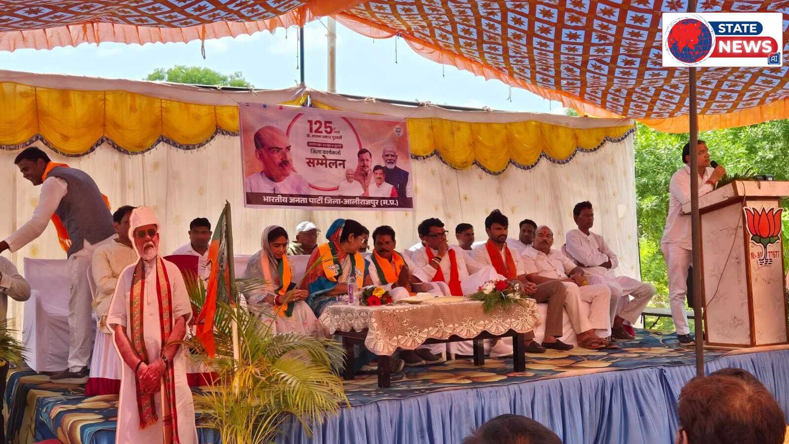 जोबट में डॉ. श्यामा प्रसाद मुखर्जी की प्रतिमा का अनावरण, राष्ट्र निर्माण के लिए युवाओं को उनके आदर्श अपनाने का संदेश  125वीं जयंती पर आयोजित