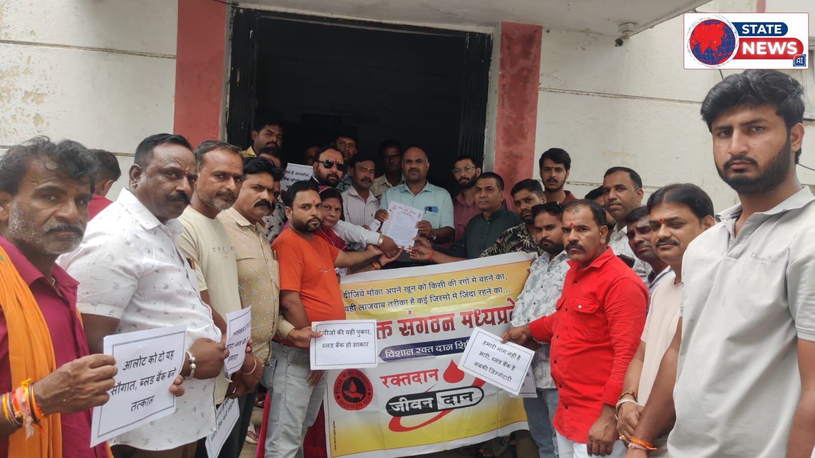 आलोट में शासकीय ब्लड बैंक की मांग तेज, विप्र रक्त संगठन ने मुख्यमंत्री के नाम सौंपा ज्ञापन
