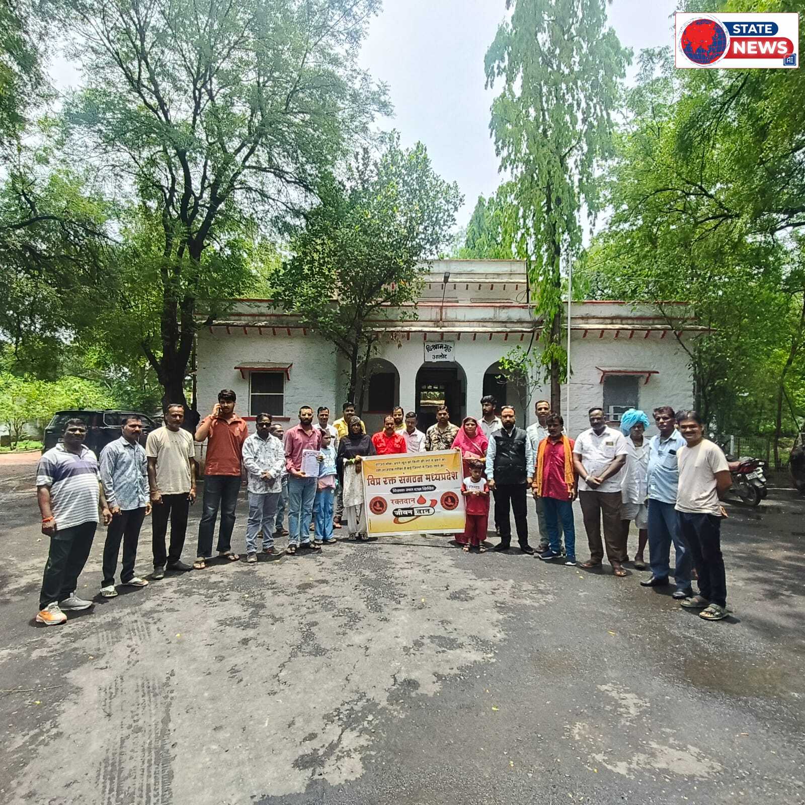 आलोट में शासकीय ब्लड बैंक की मांग तेज, विप्र रक्त संगठन ने मुख्यमंत्री के नाम सौंपा ज्ञापन