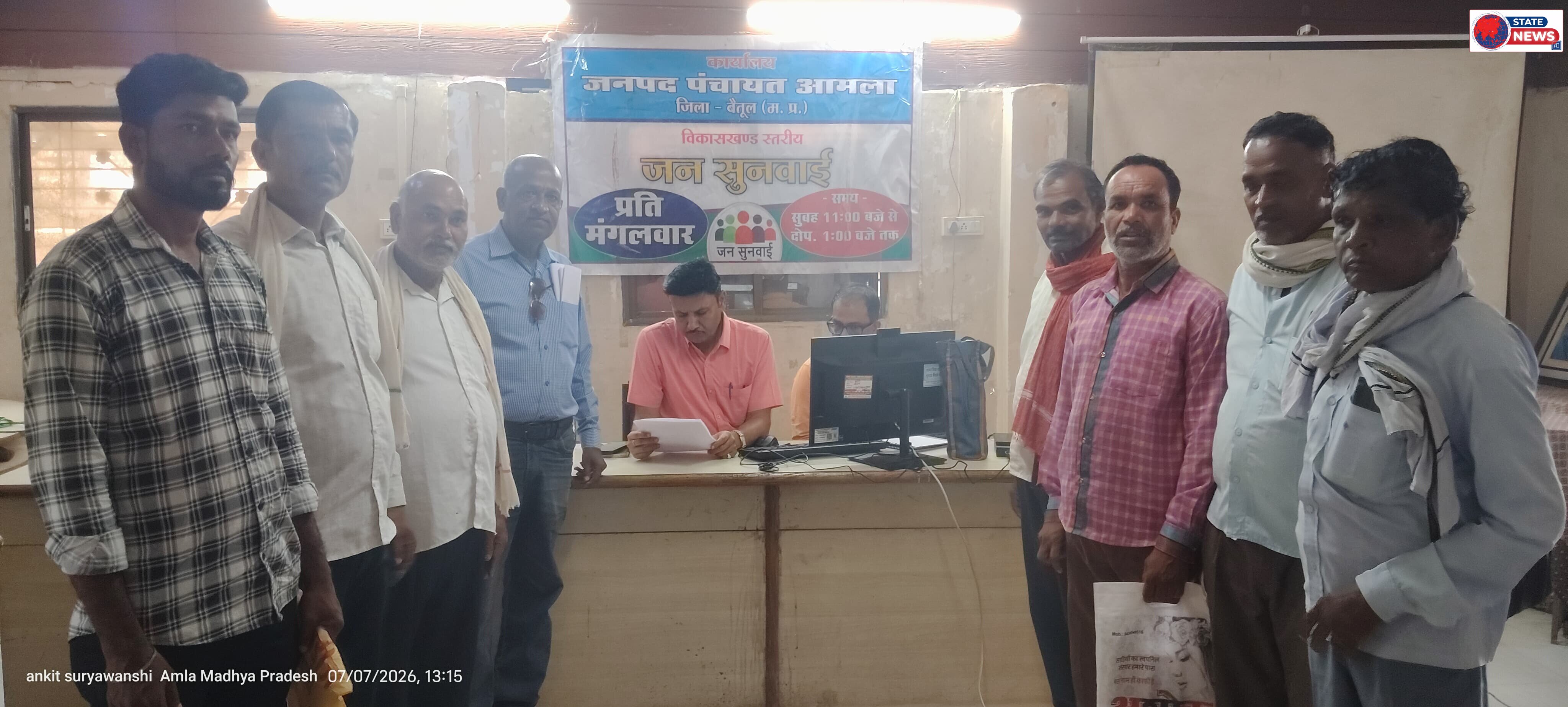 *नाले पर रपटा नहीं बनने से फूटा ग्रामीणों का गुस्सा, एक सप्ताह में कार्रवाई नहीं हुई तो बच्चों का स्कूल बहिष्कार*