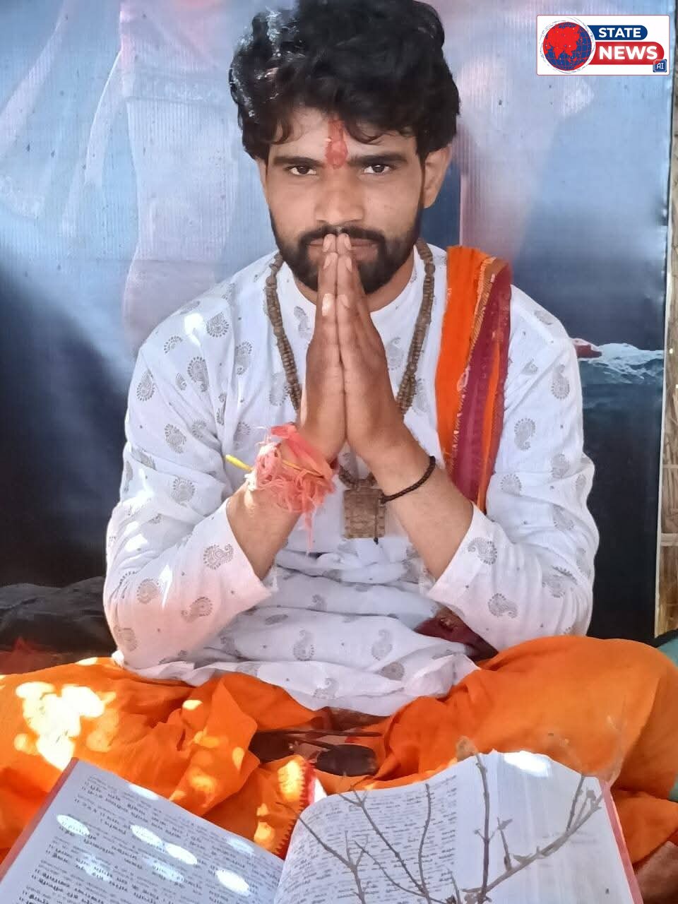 जिले के धरनावदा इलाके ने मंदिर ने मोटर के तार लगाते समय करंट लगने से पुजारी की मौत हो गई। सुबह जब महिलाएं मंदिर में पूजा करने गईं, तब पुजारी