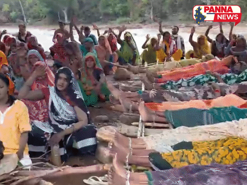 पन्ना: विस्थापितों का जल सत्याग्रह जारी, "हक दो या जल समाधि दो" की गूंज