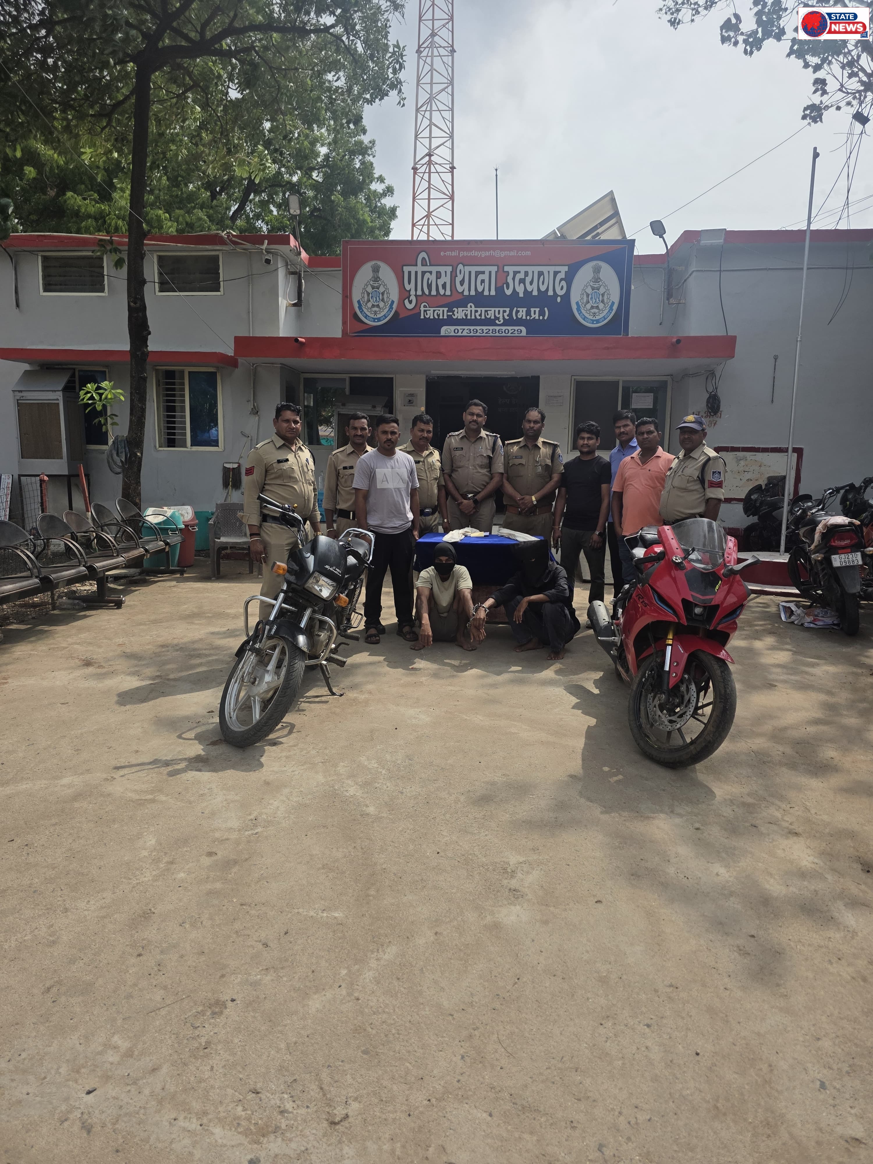 उदयगढ़ पुलिस की बड़ी सफलता: लूटकांड का खुलासा, 3 आरोपी गिरफ्तार, चोरी की दो बाइक और हथियार बरामद एक नाबालिग सहित तीन आरोपी पुलिस अभिरक्षा मे