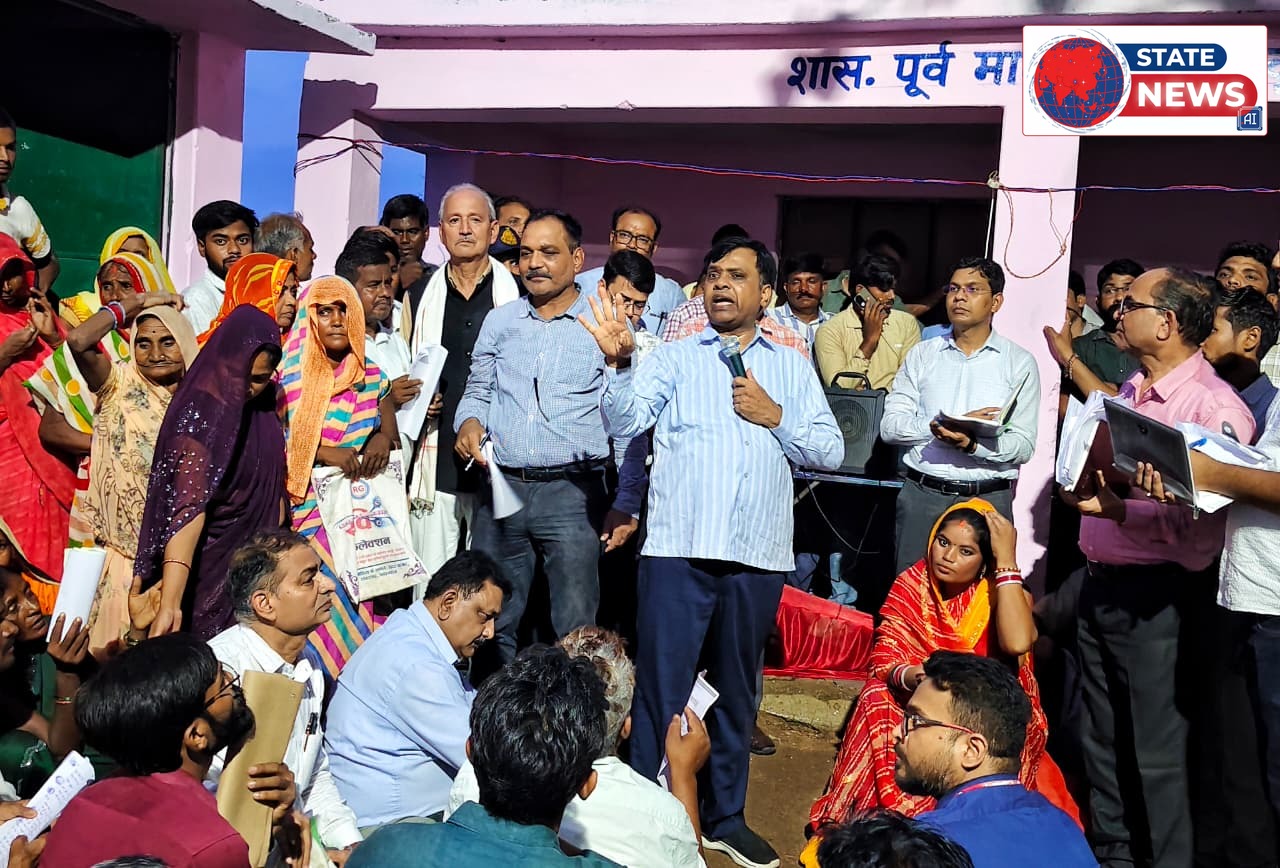 कलेक्टर का गैर एसी बस से गांव दौरा