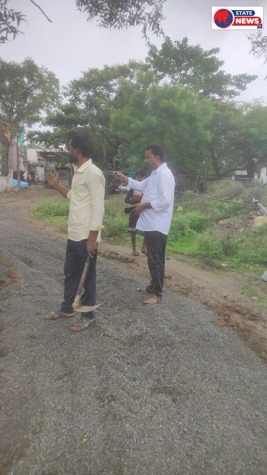 पार्षद खुशबू अतुलकर की पहल रंग लाई, माल गोदाम क्षेत्र में डस्ट मुरूम बिछाकर नगर पालिका ने दी राहत