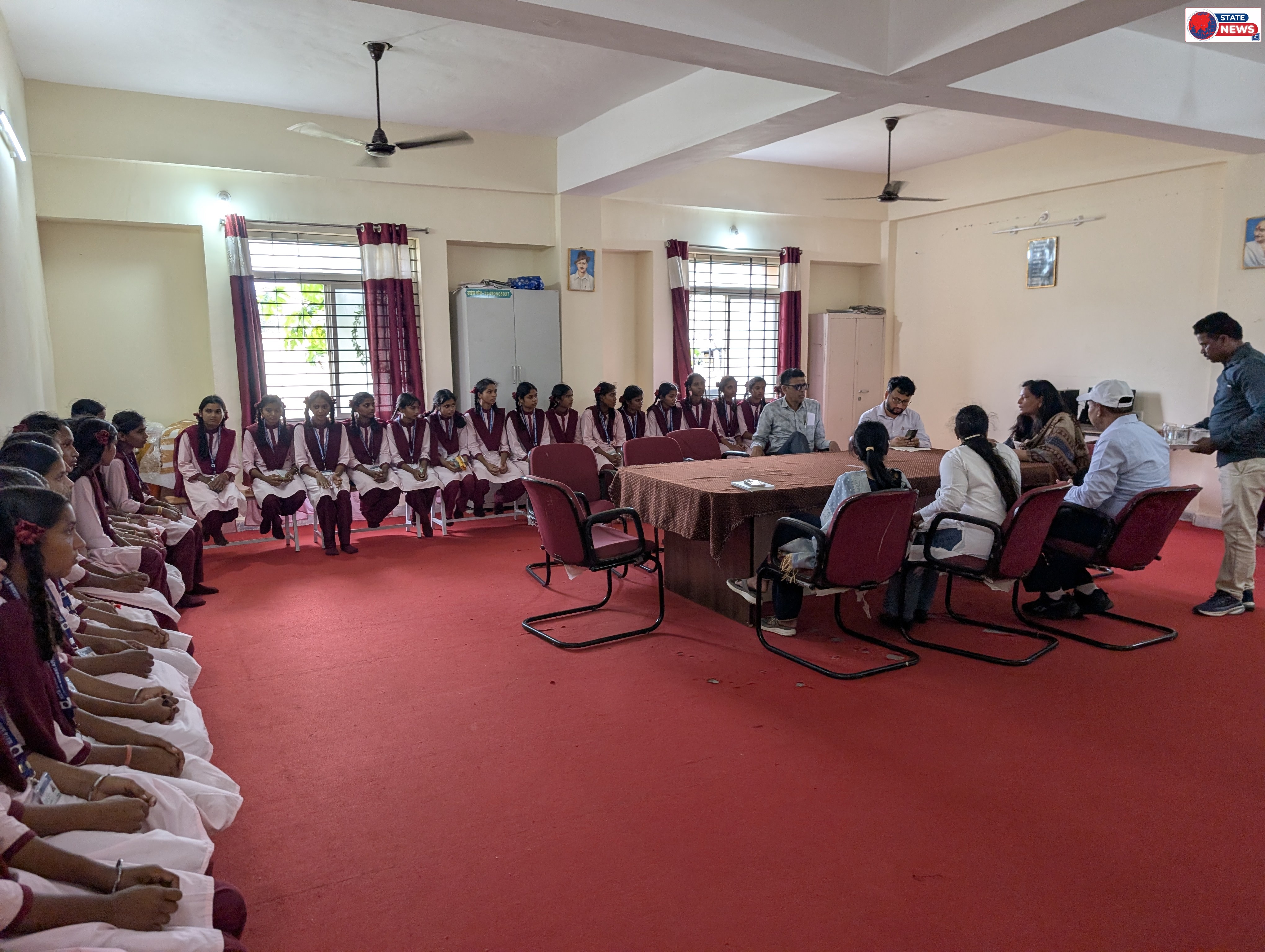 कलेक्टर नीतू माथुर खुद पहुंचीं कन्या शिक्षा परिसर, छात्राओं की समस्याएं सुनीं भोजन की गुणवत्ता सुधारने के निर्देश, अनुशासन और शिकायतों के उच