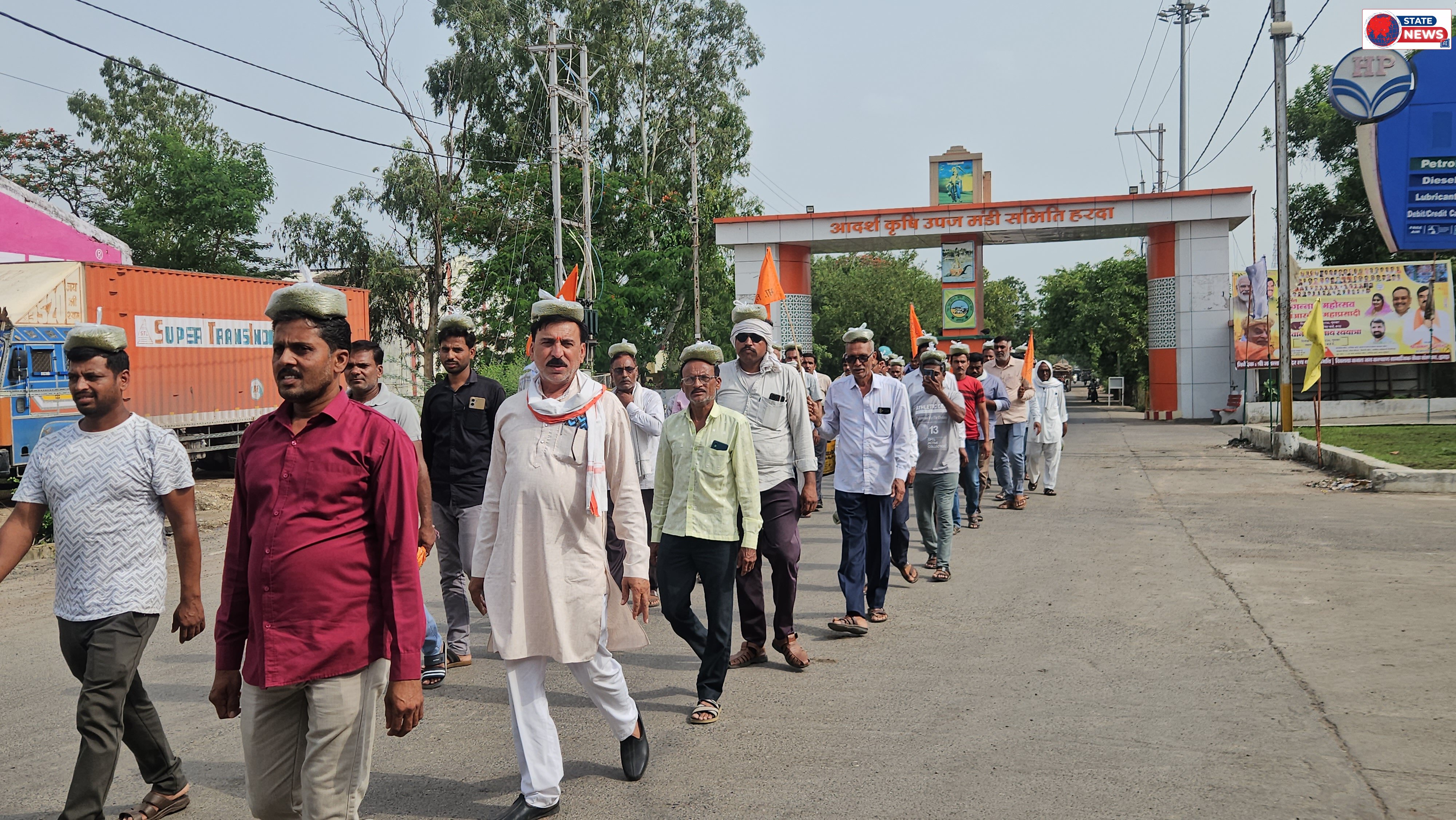किसान आंदोलन के 10 वे दिन किसानों ने 1 क्विंटल 20 किलो मूँग की फसल मुख्यमंत्री राहत कोष में दान की 