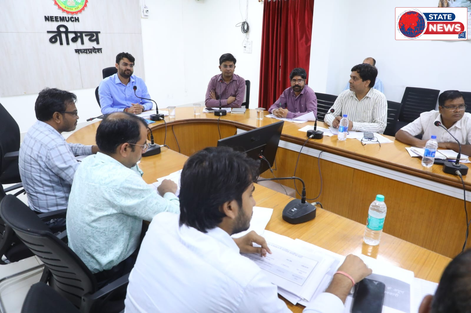 नीमच: पंचायत एवं ग्रामीण विकास योजनाओं की कलेक्टर ने की समीक्षा, लापरवाही पर वेतन कटौती के निर्देश