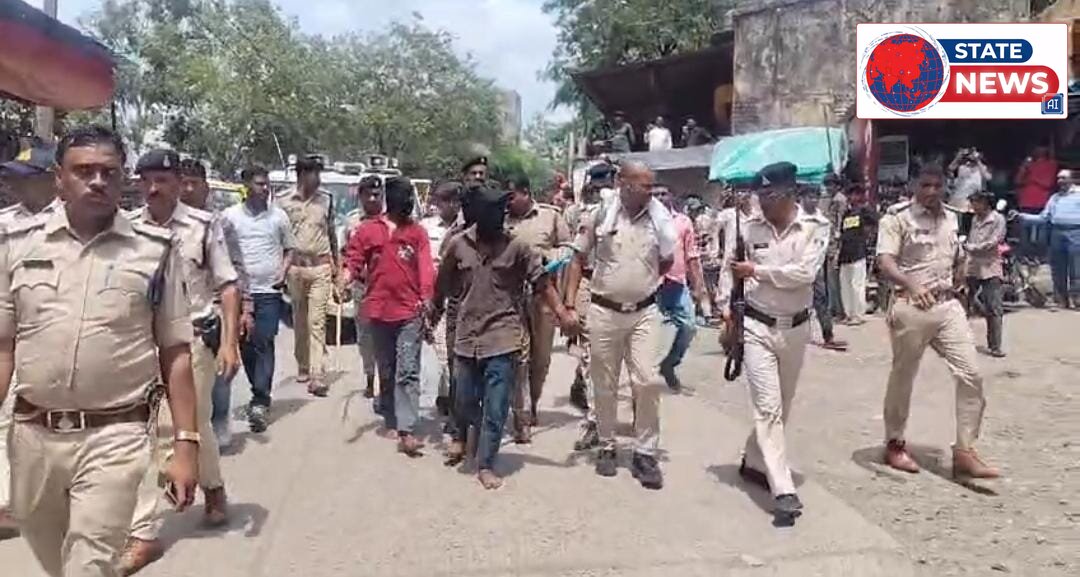 गिरफ्तार आरोपी का नगर में निकाला जुलूस, बीच बाजार में लगवाई उठक-बैठक