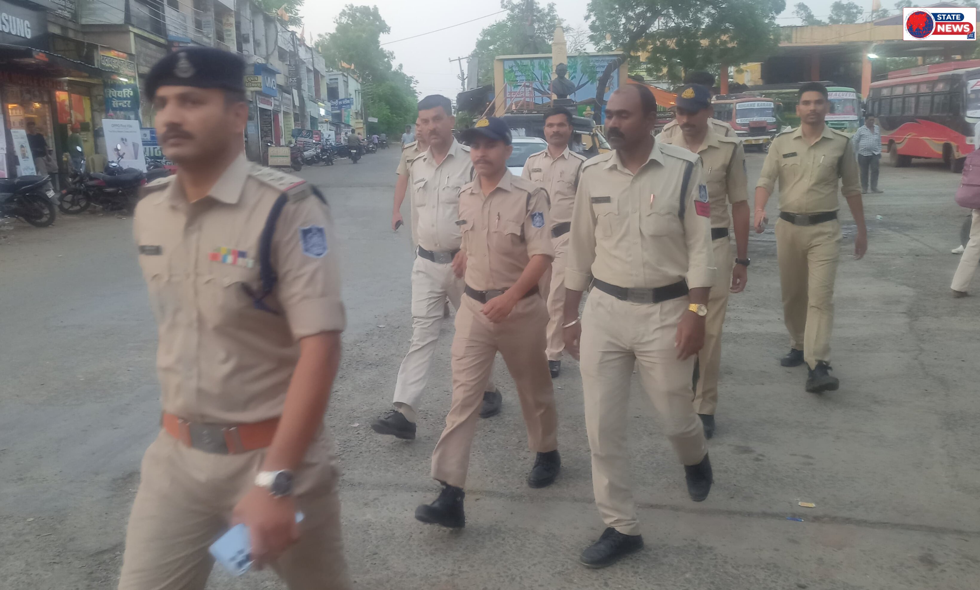 ताप्ती जन्म उत्सव के पूर्व पुलिस का फ्लैग मार्च, शांति व्यवस्था बनाए रखने का दिया संदेश